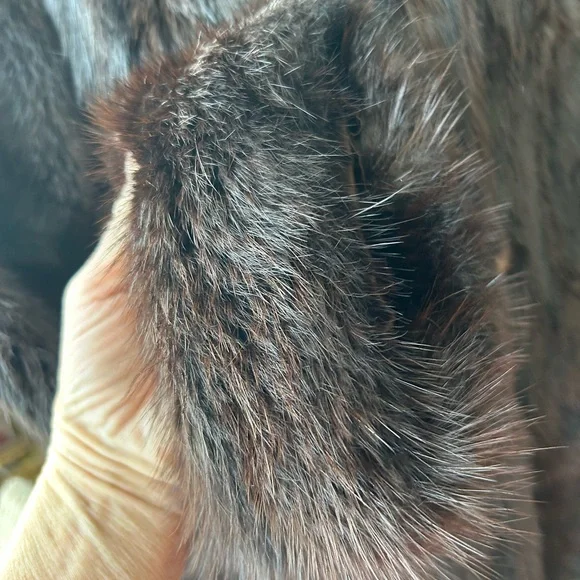 Brown beaver fur collared jacket - Picture 3 of 10